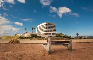 hotel-3749184_1920